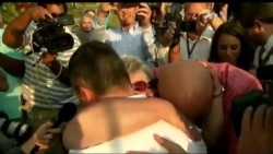 У США чиновницю, яка відмовилась одружувати геїв, ув'язнили - порушила закон. Відео