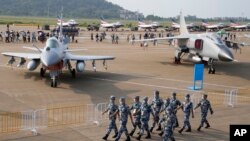 资料图：前美国海军陆战队飞行员丹尼尔·杜根（Daniel Duggan）涉嫌向中国人民解放军飞行员提供过军事训练。（美联社）