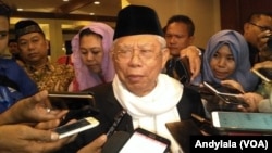 Ketua Majelis Ulama Indonesia, Ma'ruf Amin menolak wacana pemisahan agama dan politik. (Foto: VOA/Andylala)