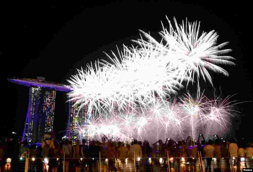 Fireworks explode over the Marina Bay ahead of the New Year's Eve festivities in Singapore, Dec. 31, 2018.