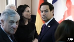 Государственный секретарь США Марко Рубио (справа), министр иностранных дел Германии Анналена Бербок и министр иностранных дел Италии Антонио Таяни присутствуют на встрече министров иностранных дел в ходе 61-й Мюнхенской конференции по безопасности в Мюнхене, 1 февраля 2025