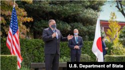 美国国务卿蓬佩奥2020年10月6日在美国驻日本大使馆称赞美日同盟关系（蓬佩奥推特账号）