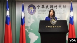台灣外交部發言人歐江安2019年10月31在簡報會上回應媒體提問。 （美國之音齊勇明攝）