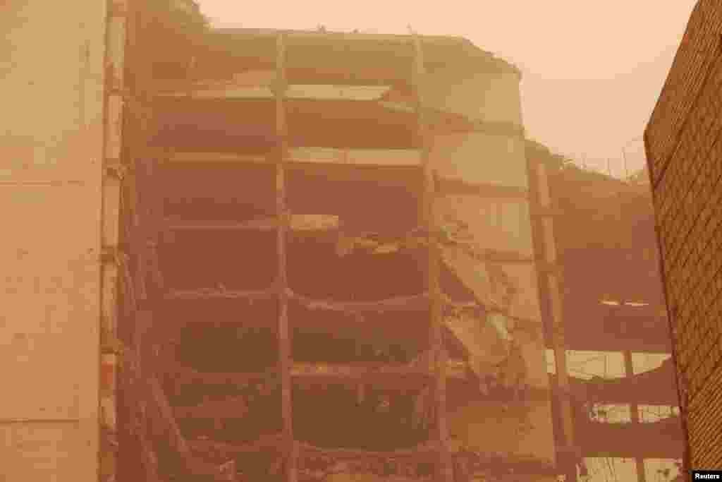 فروریزی مرگبار برج&zwnj;های دوقلوی &laquo;متروپل&raquo; آبادان (۲ خرداد ۱۴۰۱)