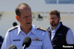 جان موژه، دریاسالار گارد ساحلی ایالات متحده در کنفرانس خبری روز پنجشنبه در مورد ناپدید شدن زیر دریایی تایتان- ۱ تیر ۱۴۰۱