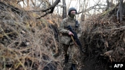 우크라이나 도네츠크 전선의 우크라이나 군인들. (자료사진)