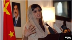 Menlu Pakistan Hina Rabbani Khar berbicara di Kedutaan Besar Pakistan di Beijing, Tiongkok (24/8).