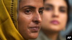 Pakistani gang rape victim Mukhtar Mai, left, addresses a news conference with lawmaker and Executive Director of Parliamentarian Human Rights Commission Kashmala Tariq in Islamabad, Pakistan on March 17, 2005. 