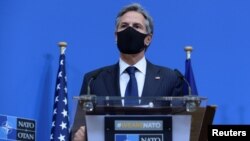 Menteri Luar Negeri AS Antony Blinken berbicara selama konferensi pers bersama dengan Sekretaris Jenderal NATO Jens Stoltenberg dan Menteri Pertahanan AS Lloyd Austin. (Foto: REUTERS/Johanna Geron)