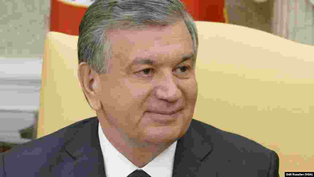 O'zbekiston Prezidenti Shavkat Mirziyoyev Oq uyda