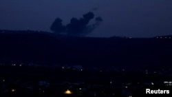 دود ناشی از انفجار در نزدیکی مرز اسرائیل و لبنان. ۱ آذر ۱۴۰۲