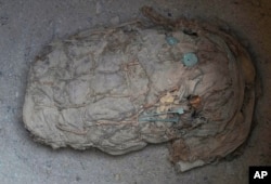 مومیایی کودکان که در پارچه پیچیده شده‌اند