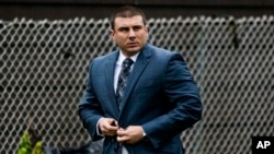 Policajac Danijel Pantaleo ispred svoje kuće u Njujorku, maj 2019.