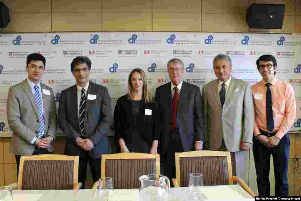 Anjumanda so'zlagan mehmonlar va tashkilotchilar, eng chapda Dmitriy Nurullayev, eng o'ngda esa Aziz Yo'ldoshev, Awareness Projects International