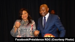 Vital Kamerhe ayambi fololo na maboka ya molongani ya président Félix Tshisekedi, Denise Nayekeru, na bolakisi ya thèse ya doctorat na ye na Athène, Grèce, 4 octobre 2019. (Facebook/Présidence RDC)