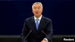 ARHIVA - Predsednik Crne Gore Milo Đukanović (Foto: Reuters/Vincent Kessler)