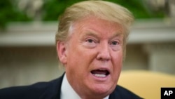 Arhiva - Predsednik Donald Tramp govori tokom sastanka sa premijerom Slovačke Peterom Pelegrinijem u Ovalnoj kancelariji u Beloj kući, 3. maja 2019. u Vašingtonu.