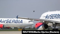 ARHIVA - Avioni Er Srbije na beogradskom aerodromu "Nikola Tesla" (Foto: REUTERS/Marko Djurica)