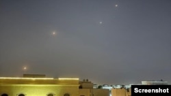 تصویر منتسب به پدافند قطر در حال رهگیری موشک‌های جمهوری اسلامی