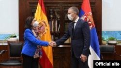 Potpredsednik Vlade Srbije i ministar odbrane Nebojša Stefanović tokom razgovora sa ministarkom odbrane Kraljevine Španije Margaritom Robles, u Madridu, 5. novembra 2021. (Foto: Ministarstvo odbrane Srbije)