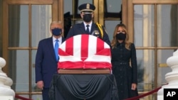 Donald i Melanija Tramp odaju poštu Rut Bejder Ginzberg (Foto: AP) 