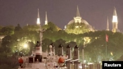 Сухогруз под флагом Белиза, перевозящий зерно в рамках Черноморской зерновой инициативы, проходит через Босфорский пролив. Май 2023 г. 