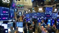 Trump Administration Shrugs Off Economists' Warning of Possible Recession