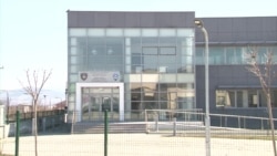 Ko je na novu zgradu opštine Klokot stavio tablu "Republika Kosovo"?