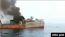 تصویر آرشیوی از ناوچه کنارک در حال سوختن - اردیبهشت ۹۹