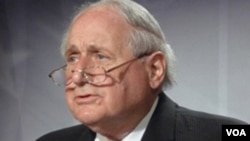 Ketua Komisi Angkatan Bersenjata Senat, Senator Carl Levin menyatakan warga AS yang menjadi tersangka teroris bisa diperlakukan sebagai musuh.