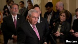 Председатель сенатского Комитета по международным отношениям Боб Менендес (архивное фото)