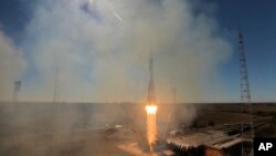 Dua astronot dari AS dan Rusia selamat setelah melakukan pendaratan darurat di stepa Kazakhstan, Kamis (11/10). 