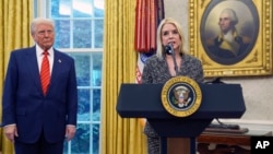 Генеральный прокурор Пэм Бонди выступает после принесения присяги в Овальном кабинете Белого дома. 5 февраля 2025 года. (AP Photo/Evan Vucci).