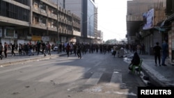 معترضان عراقی در بغداد، جمعه ۱۴ آبان.