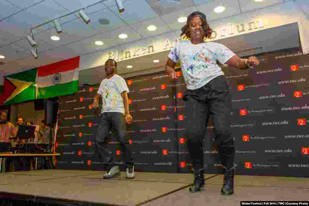 Poytaxtdagi Vashington markazida (The Washington Center) Global fuqaro kuni bayram qilinib, o'nlab davlatdan talabalar madaniyati, taomlari, kuy-qo'shiqlarini namoyish qildi.