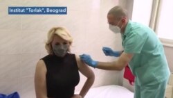 Članovi Kriznog štaba Darija Kisić Tepavčević i Predrag Kon primili su vakcinu protiv Kovida 19 odmah posle premijerke