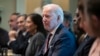 Presiden AS Joe Biden tampak mendengarkan pertanyaan yang diajukan oleh wartawan dalam pertemuan kabinet di Gedung Putih, Washington, pada 6 September 2022. (Foto: AP/Evan Vucci) 