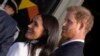 Pangeran Harry dan Meghan Markle, Duke dan Duchess of Sussex, tiba di acara Invictus Games di Den Haag, Belanda, Jumat, 15 April 2022. (Foto: AP)
