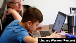 Učenik u državi Vašington pravi nastavu onlajn