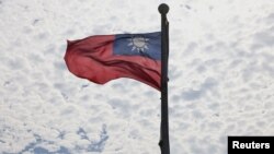 台湾桃园飘扬的台湾旗帜。（2021年6月30日）